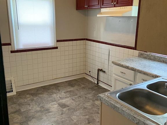 3rd image of 2073 Coleridge Dr