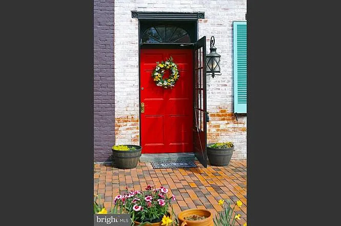 3 bed, 1.5 bath, 1440 sqft, $3,350 — Photo 2