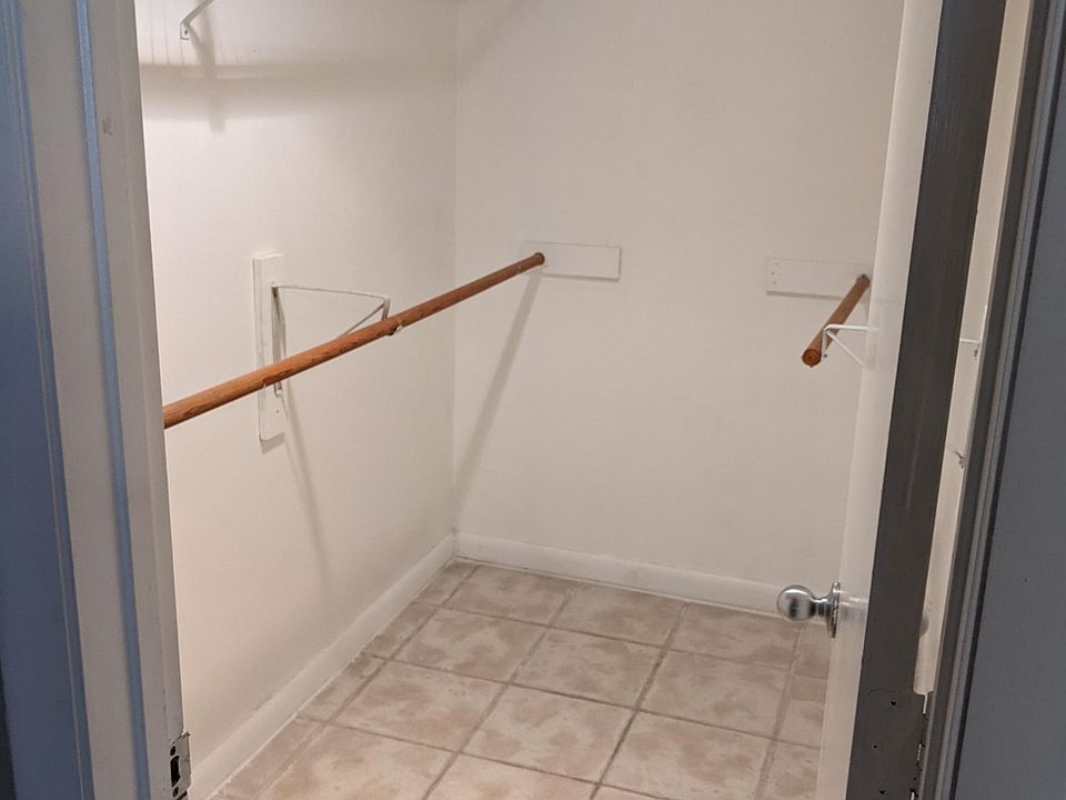 Walk in closet