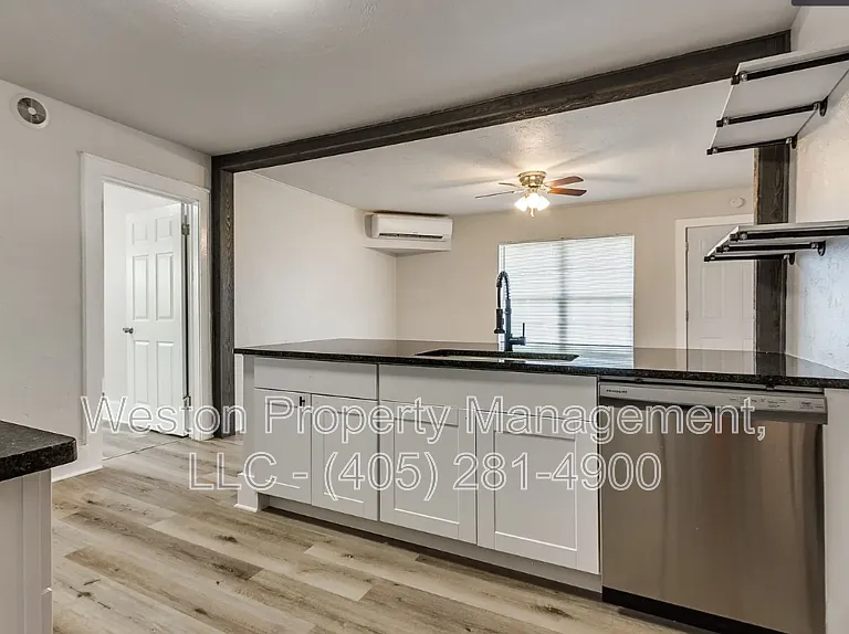 630 E Comanche St — Photo 4