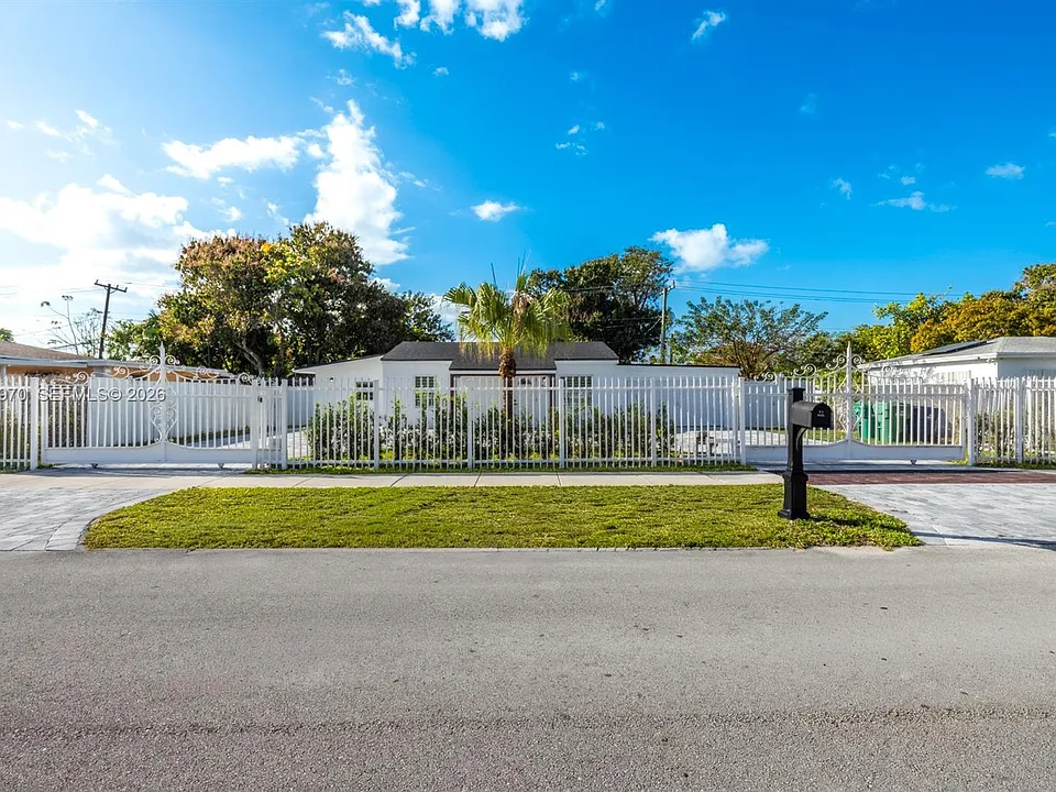 10050 SW 171st St