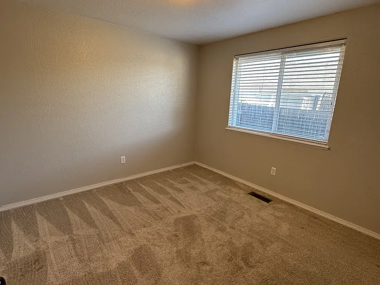 935 Fairfield Cir — Photo 9