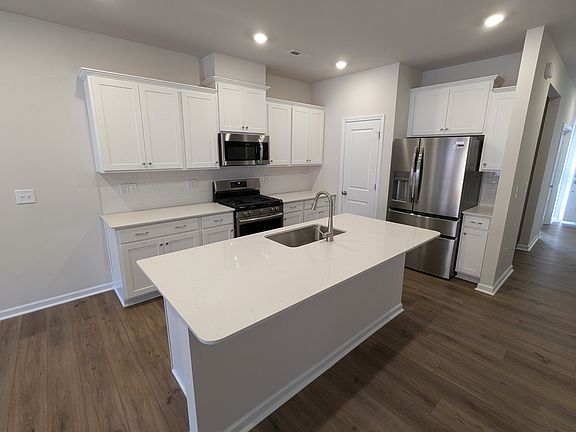3rd image of 1116 Charlotte Hill St