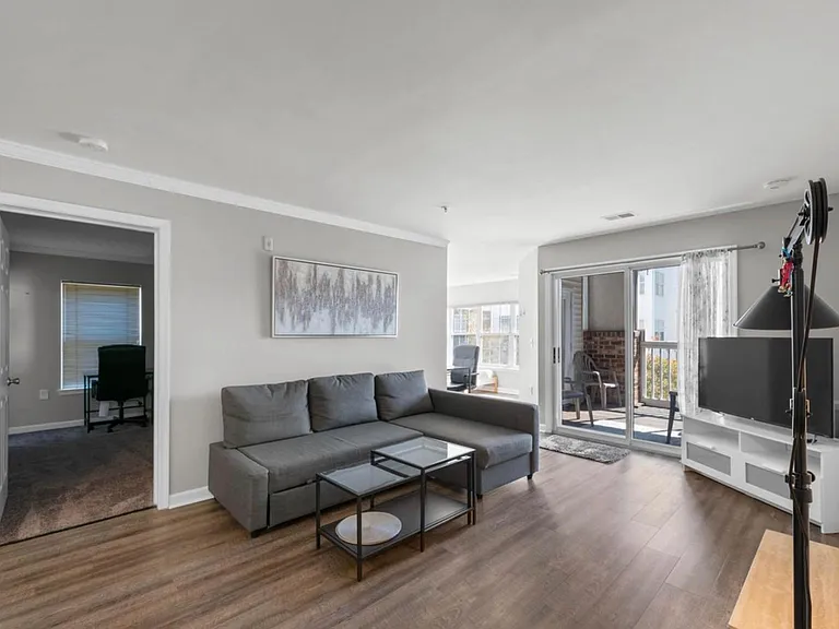 6600 Lake Park Dr #103 — Photo 3