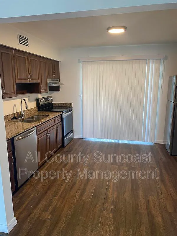 2 bed, 1.0 bath, $1,325 — Photo 3