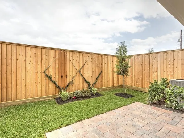 2722 Maxroy St, Houston, TX 77007