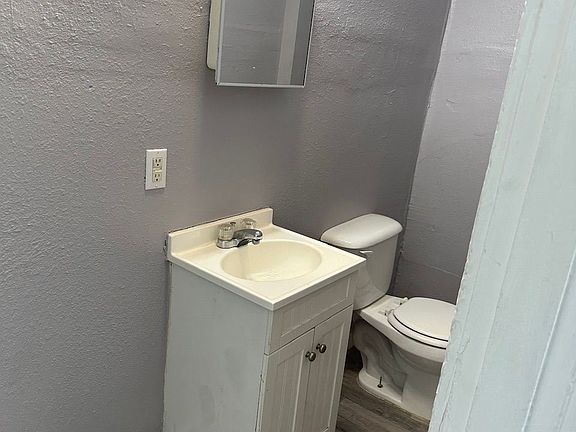 2nd image of 307 Spring St #307