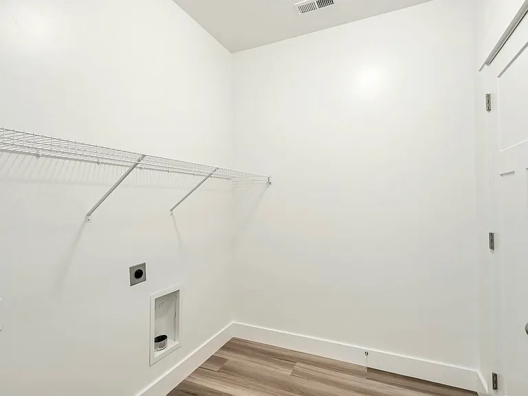 719 N 380 W — Photo 17