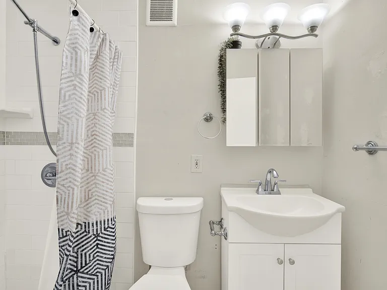 4 Sidonia Ave #4 — Photo 9