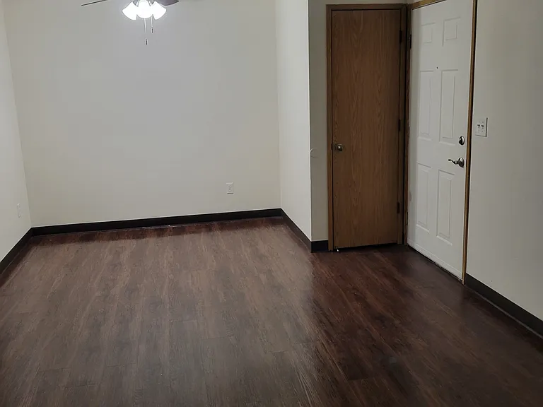 Cloverdale Apartments — Photo 10