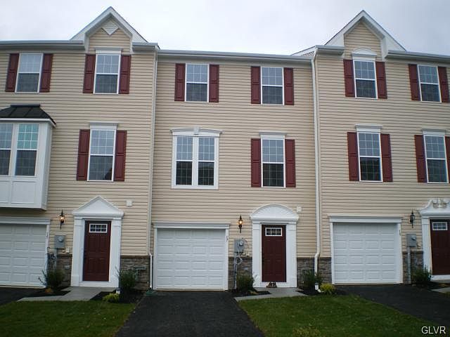 1st image of 17 Yellow Rose Ln