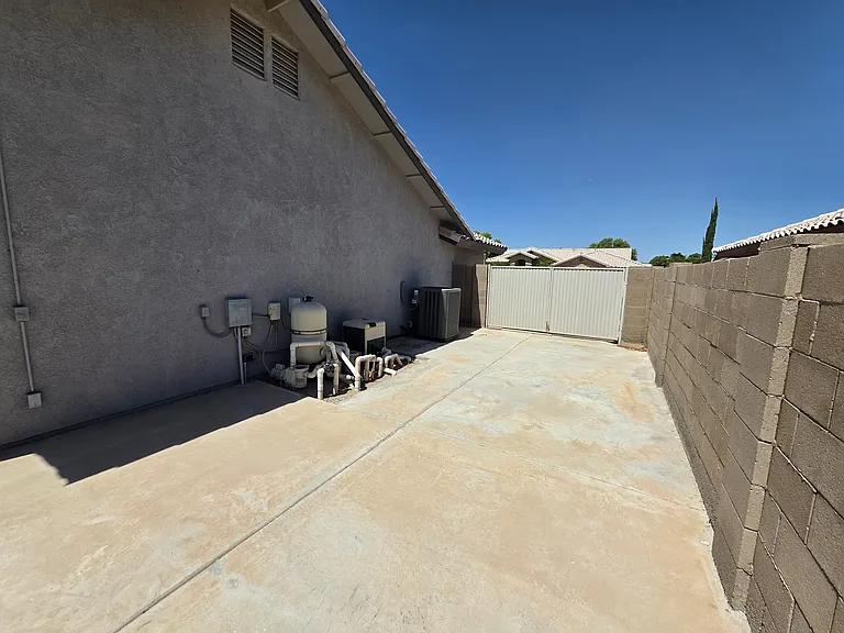 2495 S 34th Ave — Photo 20