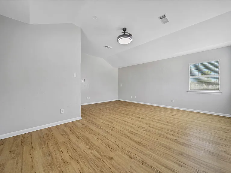 307 Lawrence St — Photo 14