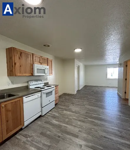 Beautiful 3 bedroom 1 bathroom apartment available now! — Photo 20
