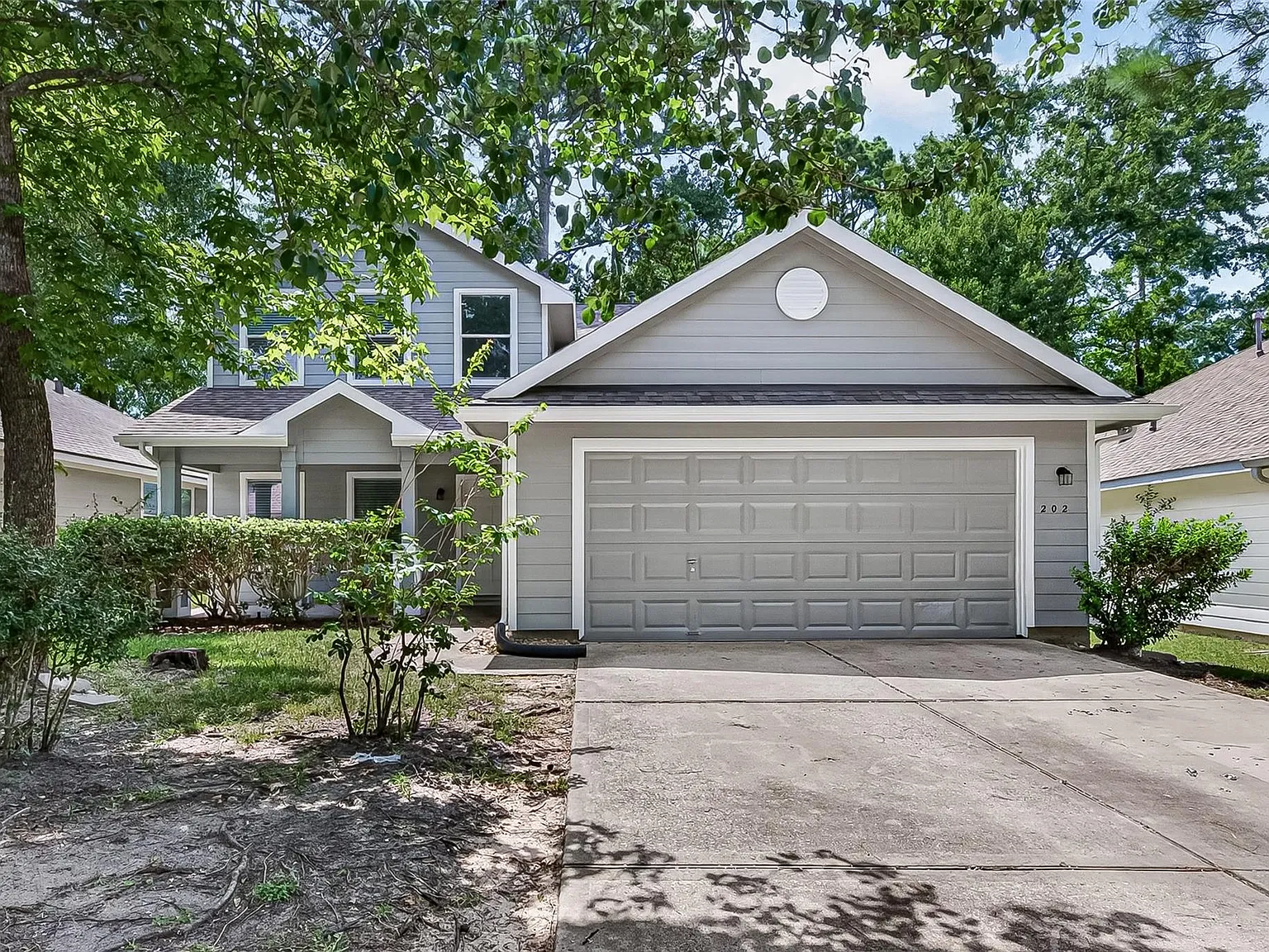 4 bed, 2.5 bath, 2550 sqft, $2,600 — Photo 2