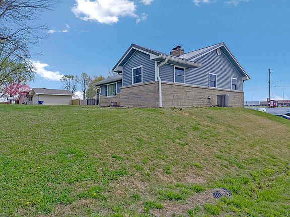 2nd image of 2011 Glenwood Dr