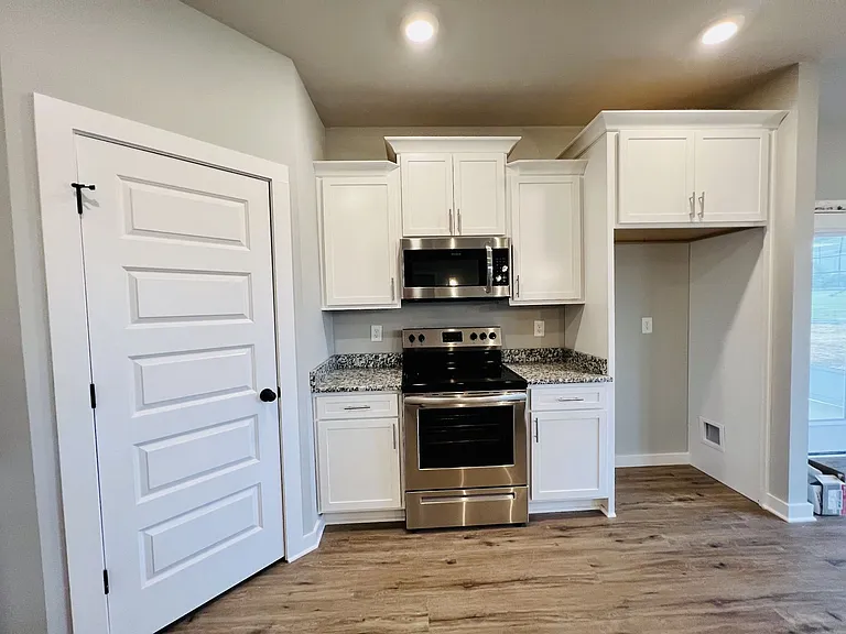 731 N Main St — Photo 9