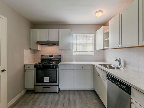 4th image of 5009 Bataan Rd