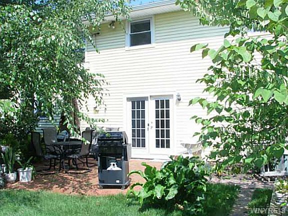 3rd image of 271 Robin Hill Dr