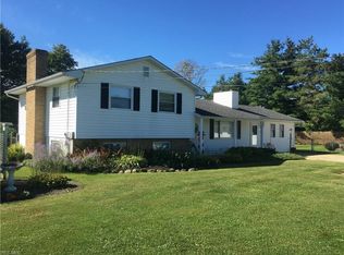 6352 Weaver Rd, Conneaut, OH 44030