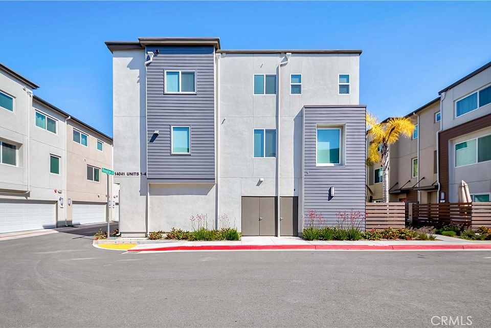1st image of 14041 Royalton Ln APT 2