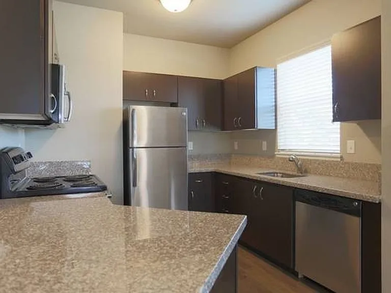 Plumtree Apartments — Photo 49