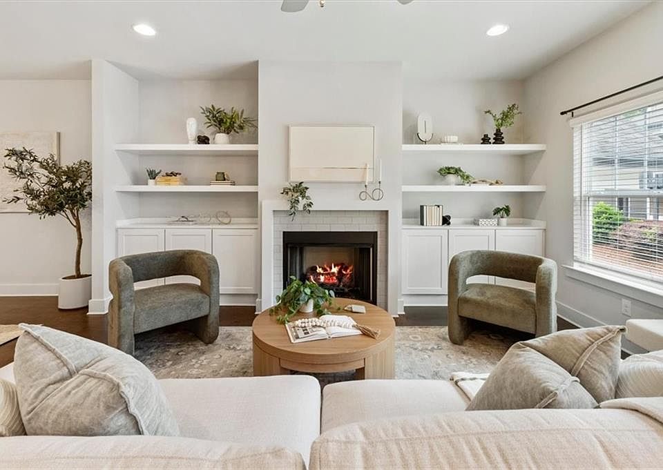 1st image of 3835 Oxford Cir