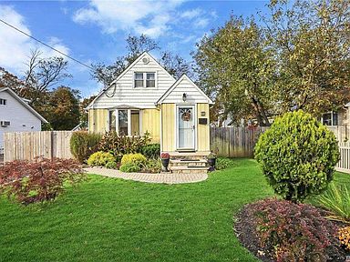 35 Montauk Dr Bay Shore Ny 11706 Zillow