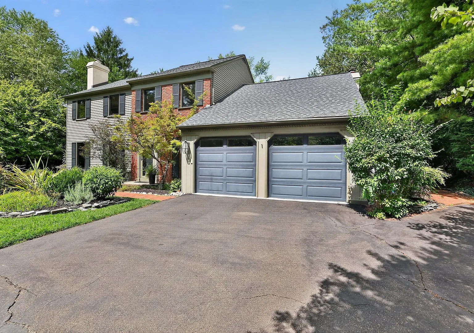 Beautiful 5-Bedroom Spring House Rental! — Photo 2