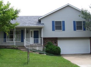 1403 Devils Glen Rd, Bettendorf, IA 52722