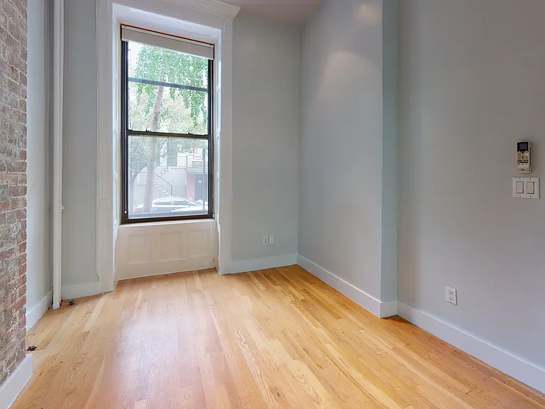 264 W 22nd St #2 — Photo 11