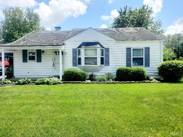 2203 E Sharon Dr, Muncie, IN 47302
