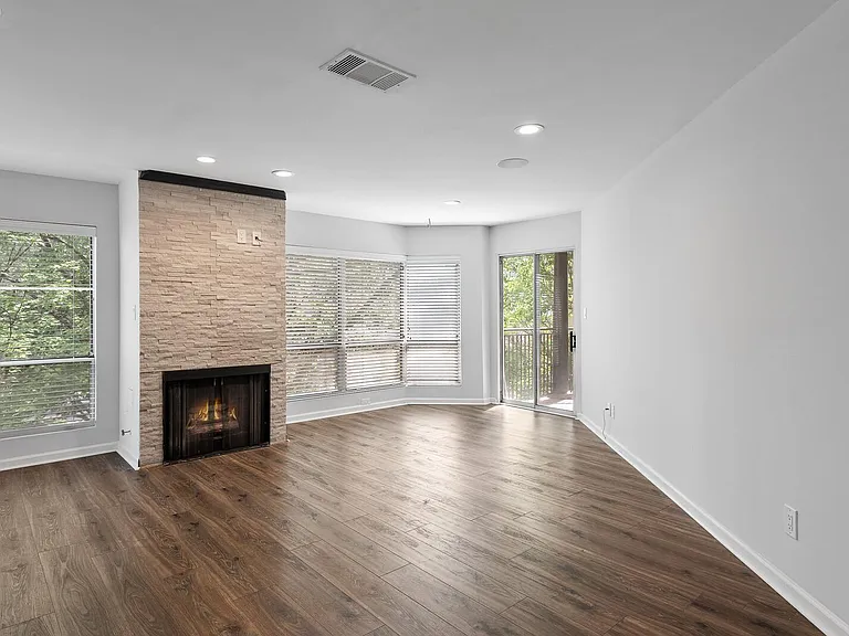 209 14th St NE #201 — Photo 9