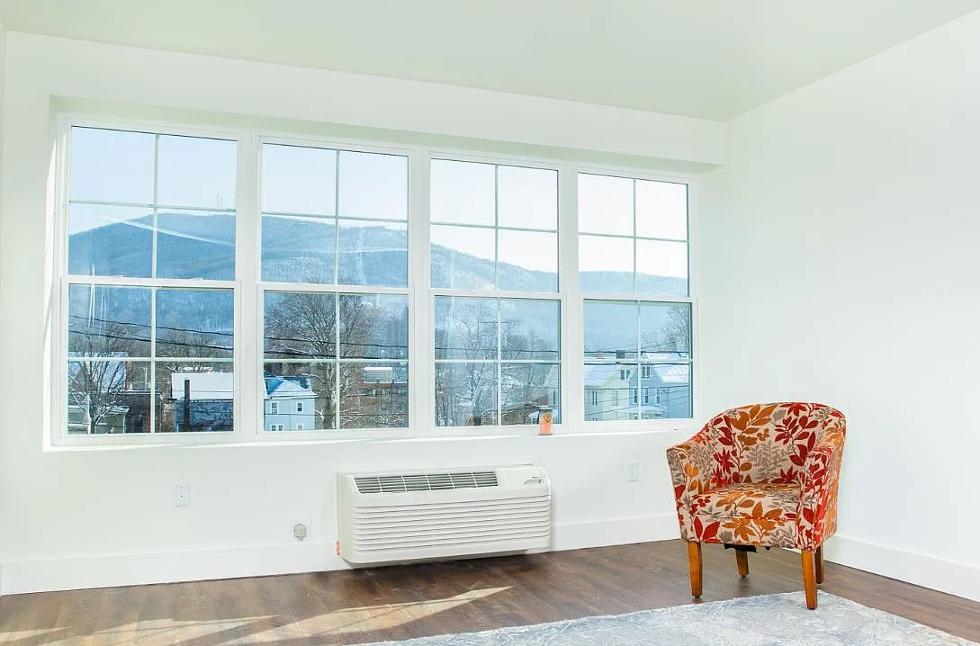 35 Van Nydeck - 208 — Photo 2