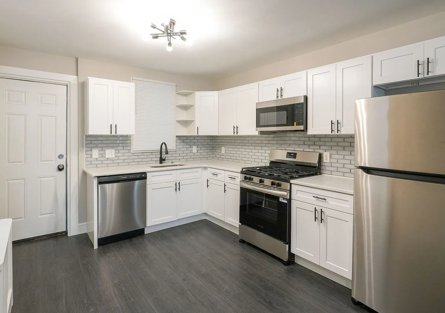 Gorgeous- 3 Bedroom — Photo 2