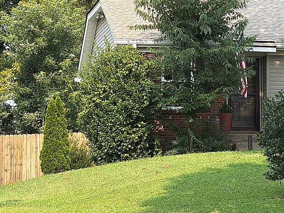 4th image of 1223 Cedarbend Dr