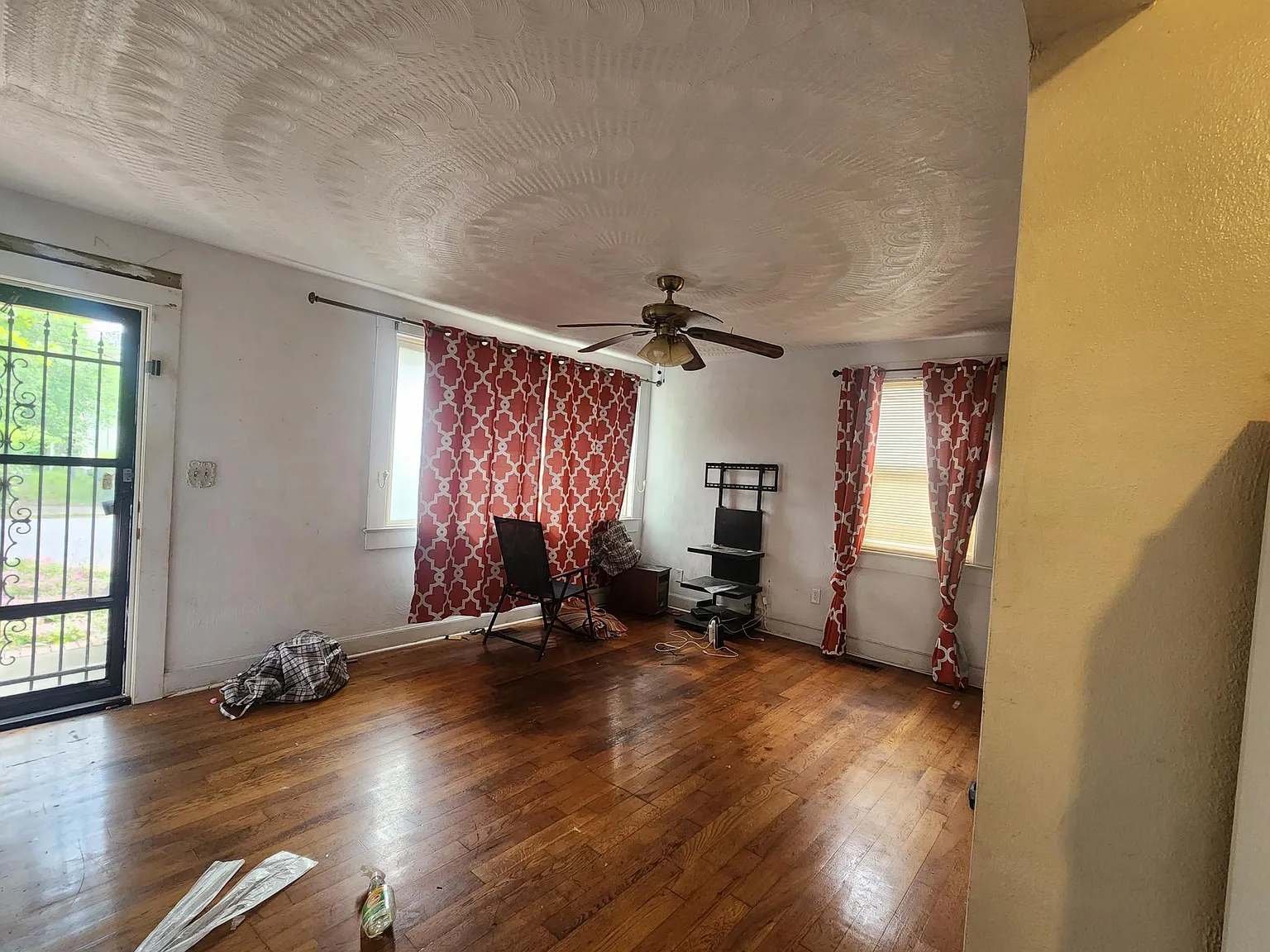 2811 Parish Ave — Photo 2
