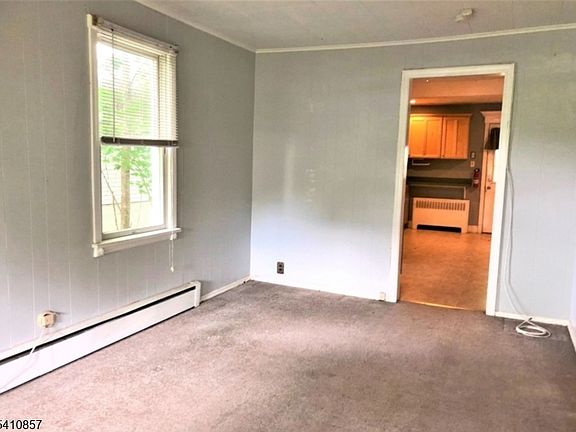 4th image of 89 Linden St