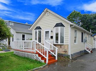 10 Desoto Rd, Amityville, NY 11701