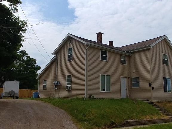 3rd image of 202 Greenwood St