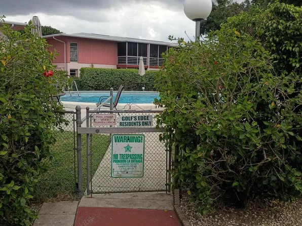21 Golfs Edge, West Palm Beach, FL 33417