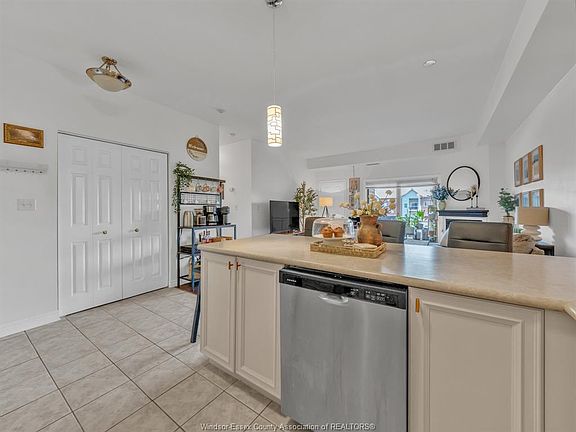 5th image of 1855 Normandy St #404