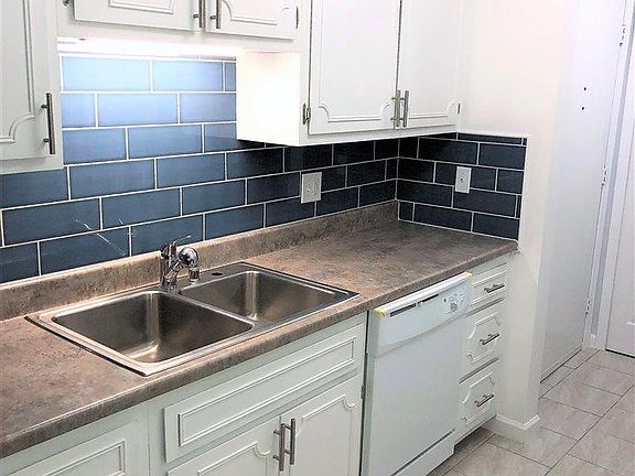 5th image of 116 Riviera Dr #17