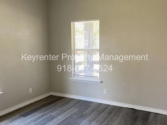 3rd image of 317 E Will Rogers Blvd