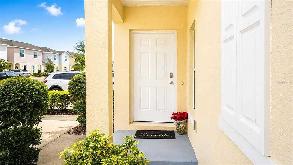 3 bed, 2.5 bath, 1762 sqft, $2,350 — Photo 2