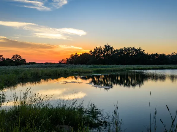 2992 County Road 7711, Devine, TX 78016