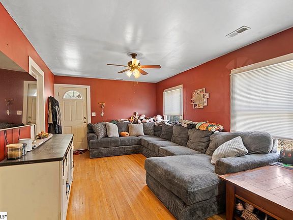 4th image of 543 Martin Rd