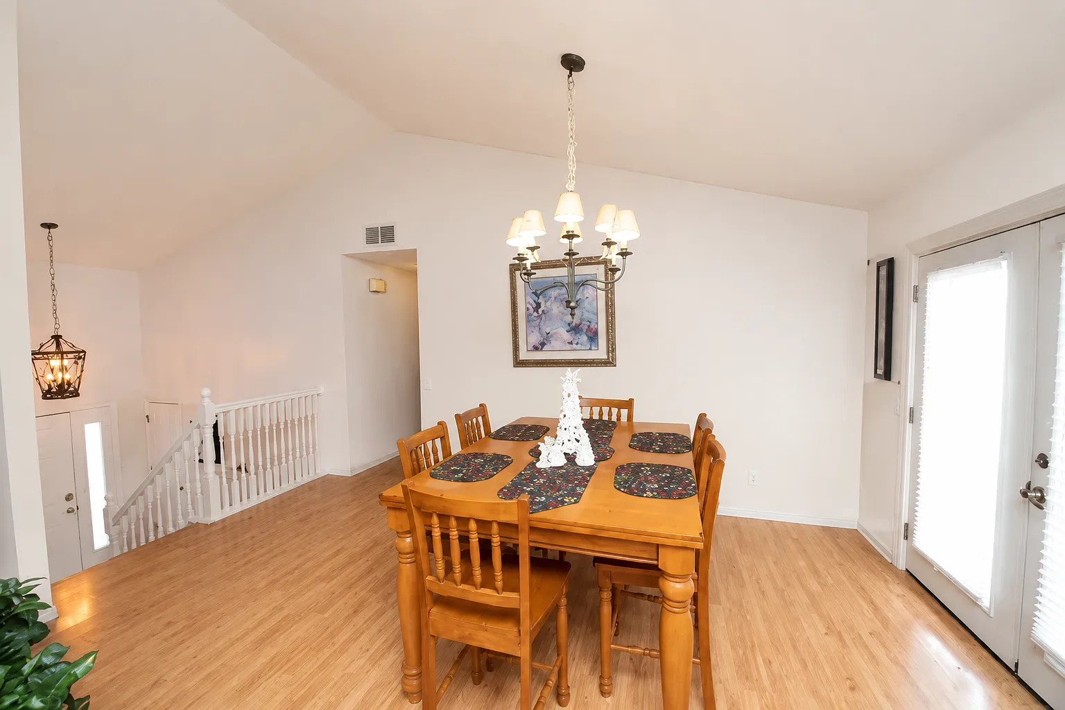 5 bed, 1881 sqft, $2,100 — Photo 4