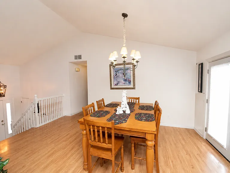 3406 Sibley Ln — Photo 4