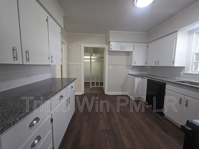 318 W Bell St — Photo 16
